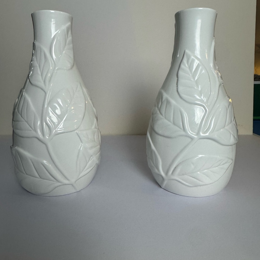 Tiffany & Co - Louis Comfort Tiffany Leaf Bone China vases RARE